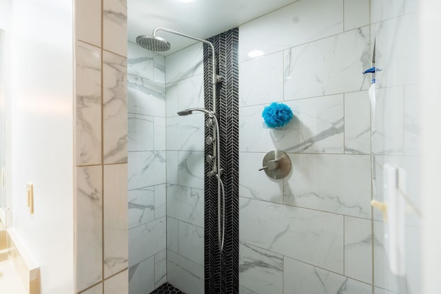 bathroom featuring tiled shower