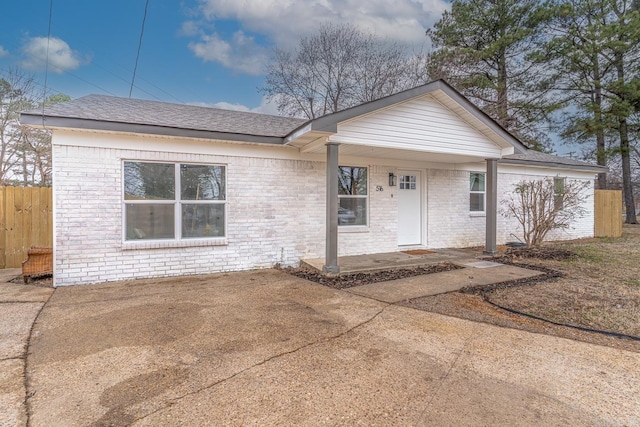 single story home with covered porch