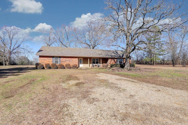 view of front of house with a front lawn