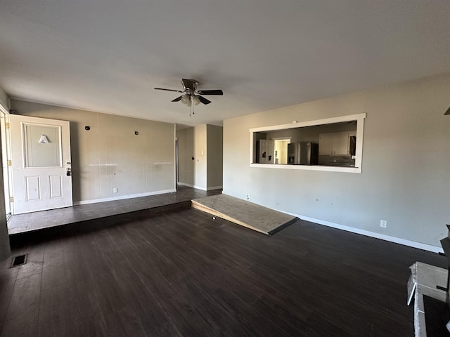 unfurnished room featuring dark wood-type flooring and ceiling fan