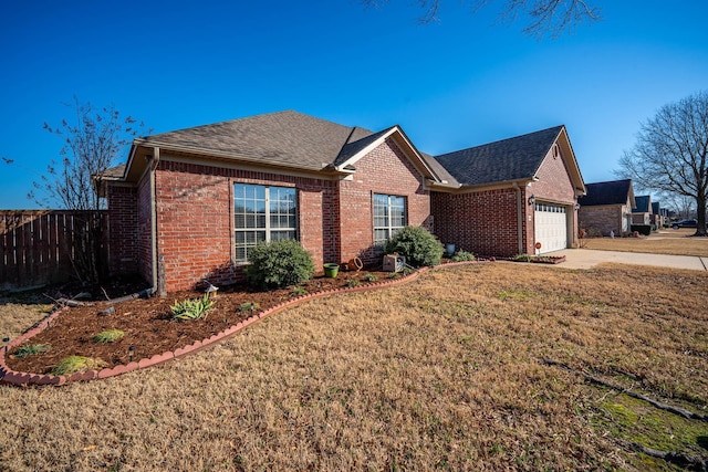 view of front facade featuring a garage and a front yard