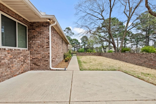 view of yard featuring a patio