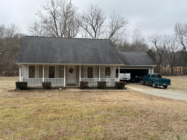 view of front facade featuring a garage, a front lawn, and a porch