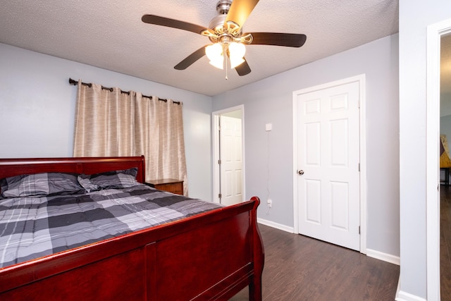 bedroom featuring dark wood-type flooring, ceiling fan, and a textured ceiling