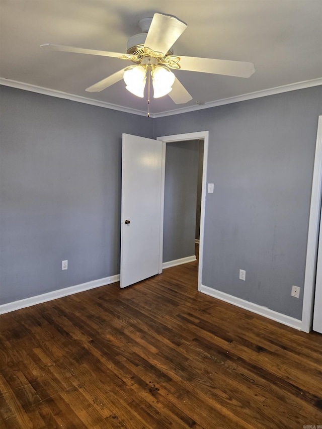 unfurnished room featuring dark wood-type flooring, ceiling fan, and ornamental molding