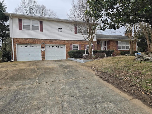 view of front facade with a garage