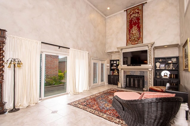 living room featuring crown molding and a towering ceiling