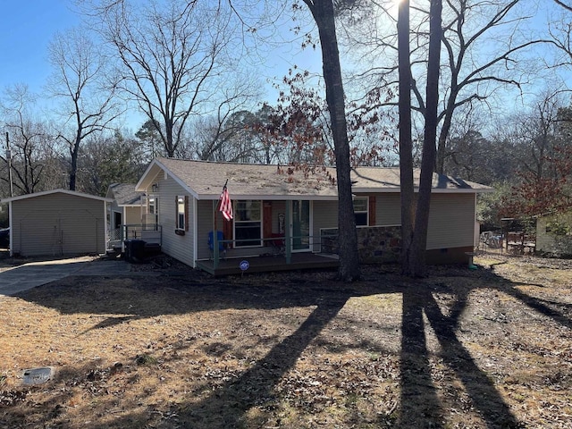 view of front of property featuring covered porch