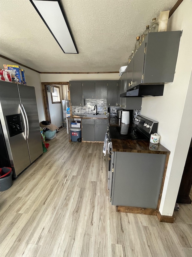 kitchen with gray cabinetry, sink, stainless steel appliances, and light hardwood / wood-style floors