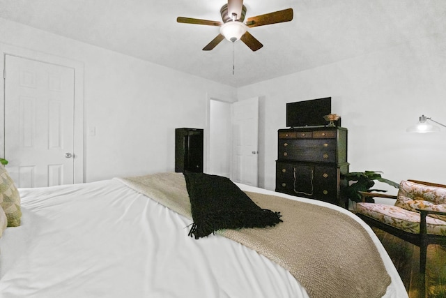 bedroom featuring ceiling fan