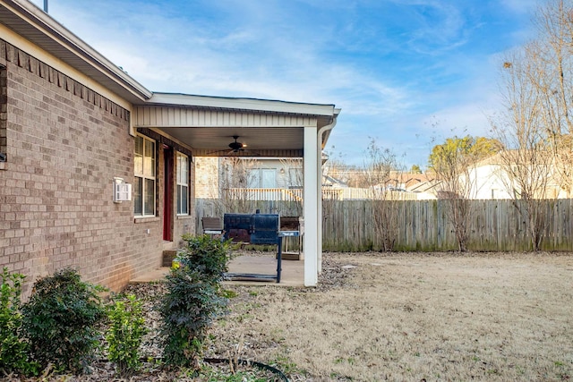 view of yard featuring ceiling fan