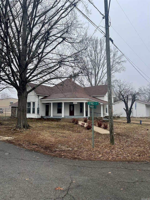view of front of home featuring covered porch