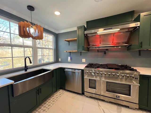 kitchen featuring sink, crown molding, stainless steel appliances, green cabinetry, and decorative light fixtures