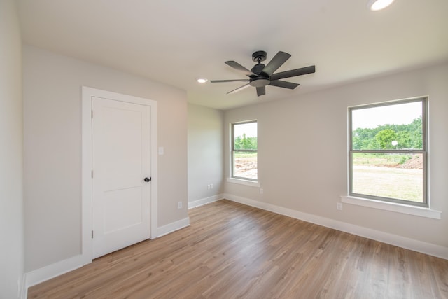 empty room featuring light hardwood / wood-style floors and ceiling fan