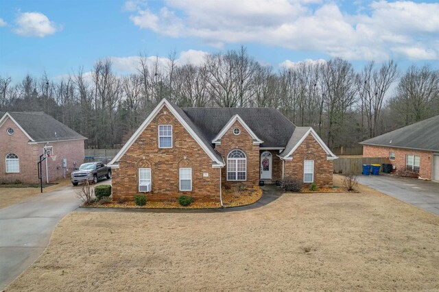 view of front of home with a front lawn