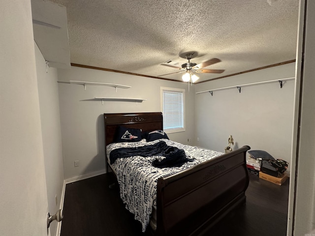 bedroom with ceiling fan and a textured ceiling