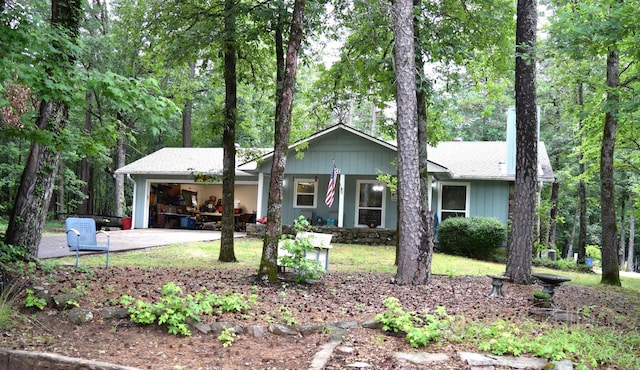 view of front facade with a garage