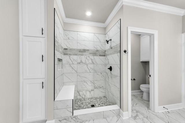 bathroom featuring crown molding, toilet, and tiled shower