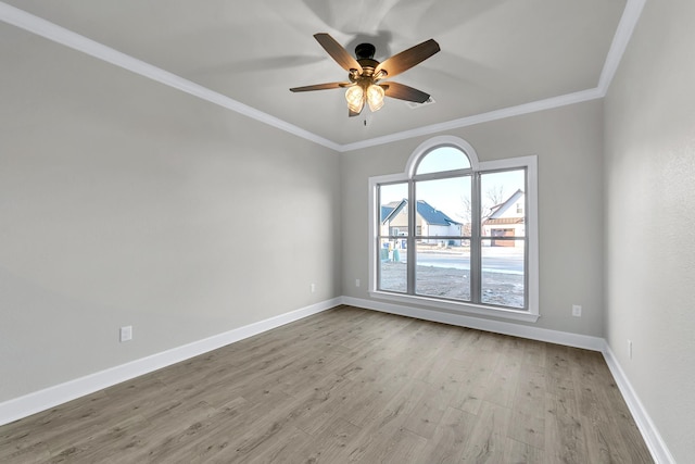 spare room with light hardwood / wood-style flooring, ornamental molding, and ceiling fan