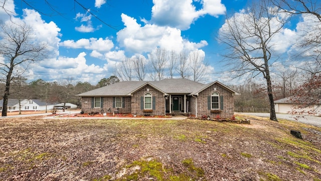 ranch-style house featuring a front lawn