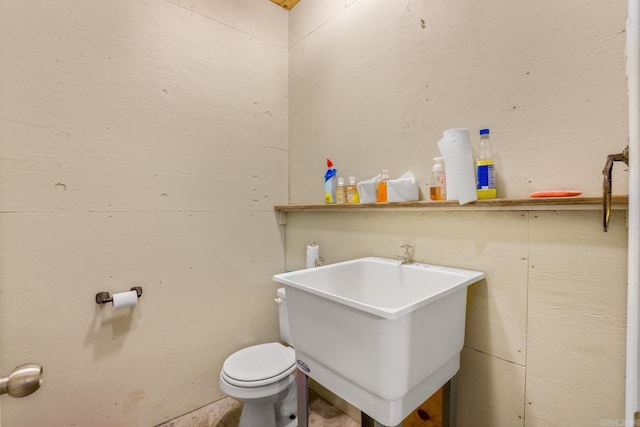 bathroom with toilet and sink