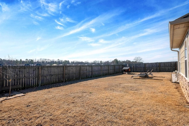 view of yard featuring a fire pit