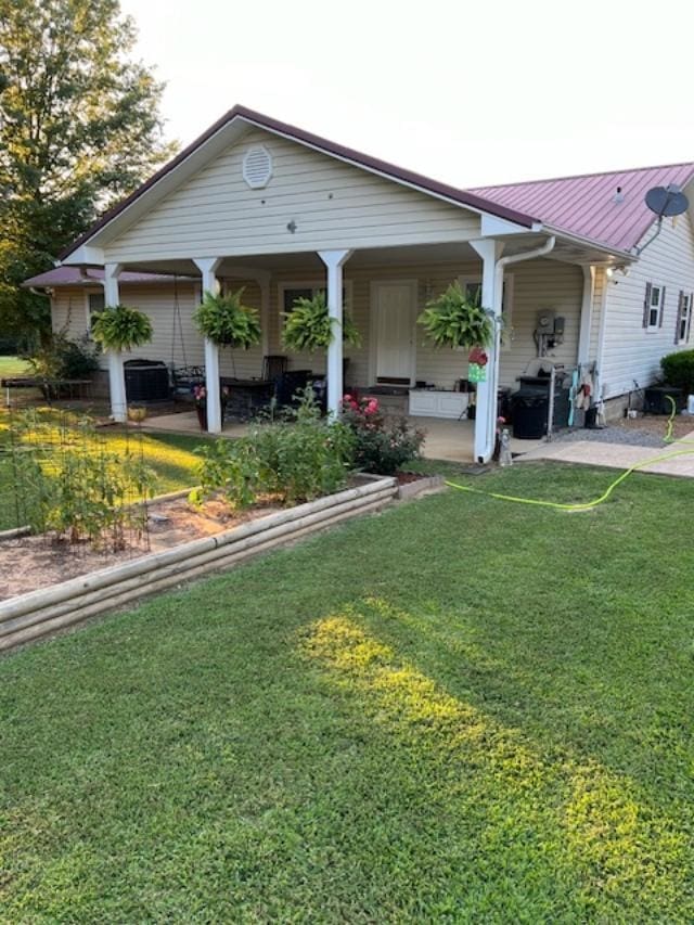 ranch-style house with a front lawn