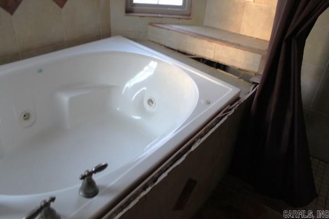 bathroom featuring tiled bath