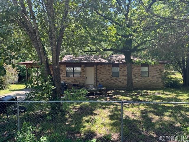 view of front facade with a front yard