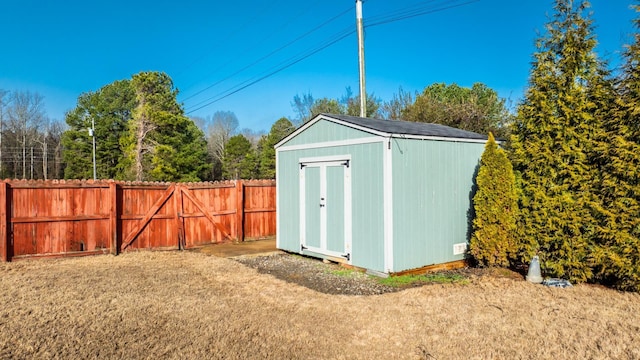 view of outdoor structure featuring a yard