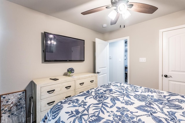 bedroom with ceiling fan