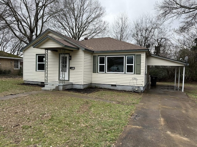 bungalow-style house featuring a carport and a front yard