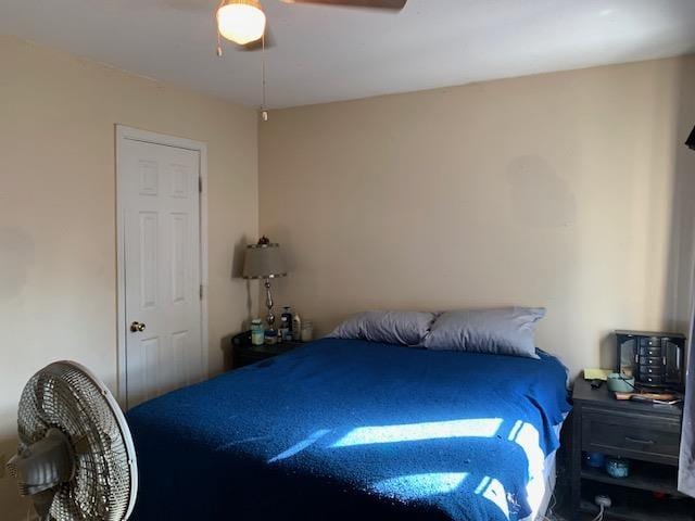 bedroom with ceiling fan