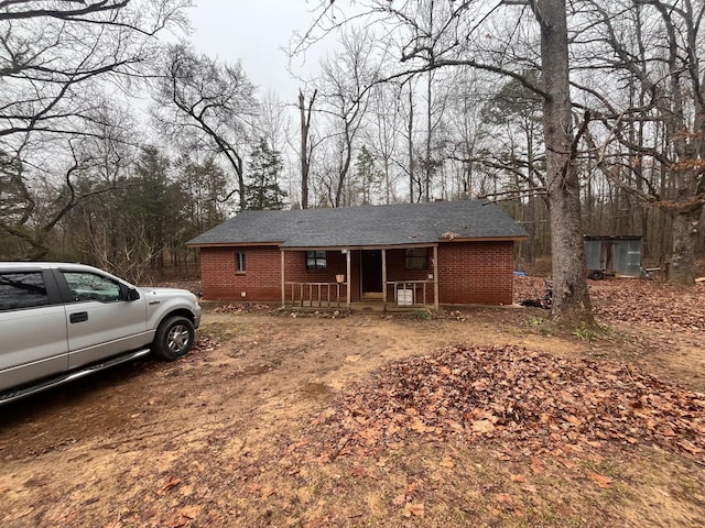 single story home with a porch