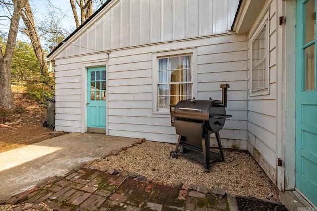 view of outbuilding