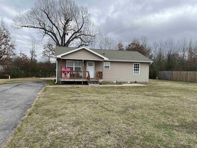 view of front of property with a front yard