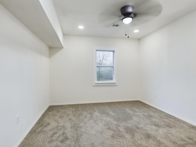 carpeted empty room featuring ceiling fan