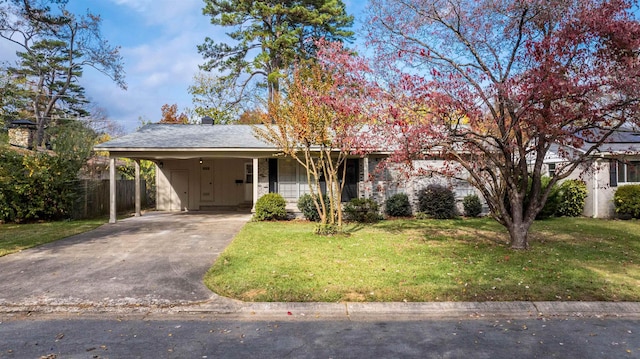 view of front of home with a carport and a front lawn