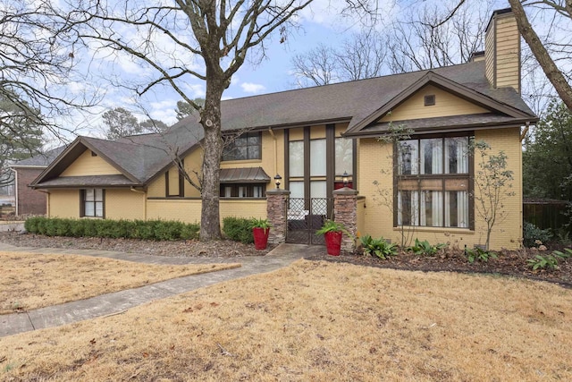 view of front of property with a front lawn