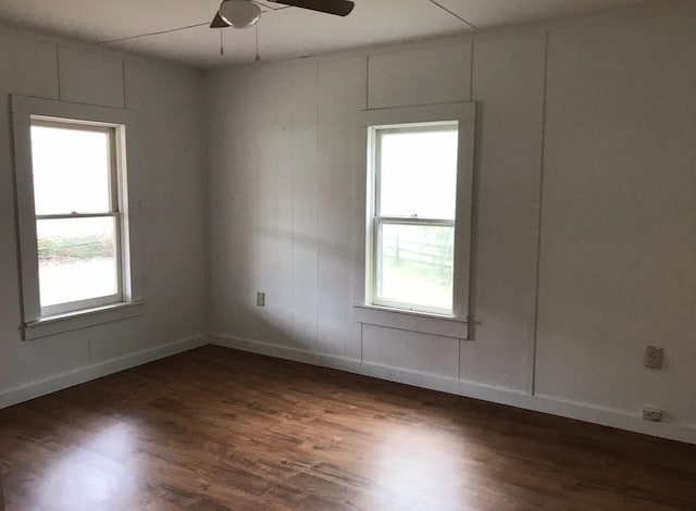 empty room featuring dark hardwood / wood-style floors and ceiling fan