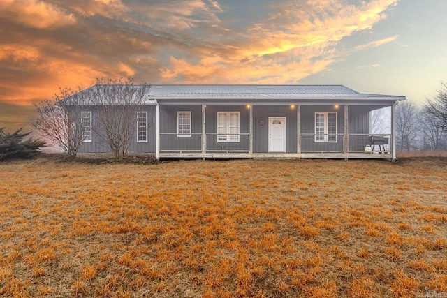 194 Sportsman Lndg, Pocahontas, AR 72455 - view of front of home featuring a porch and a yard