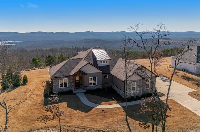 view of front of property featuring a mountain view