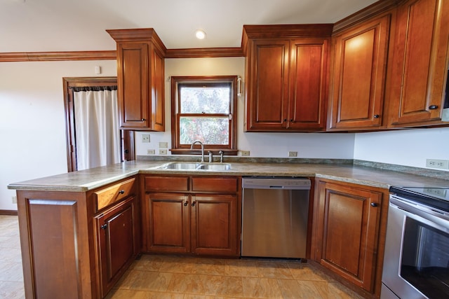 kitchen featuring sink, crown molding, stainless steel appliances, and kitchen peninsula