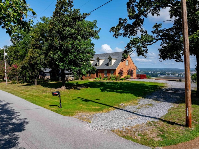 view of front of house with a front lawn