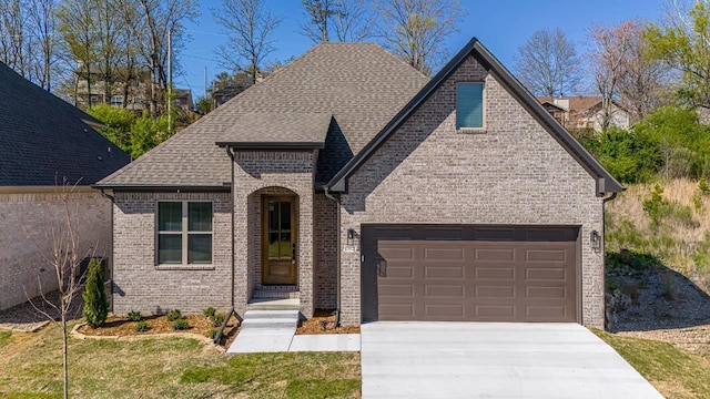 view of front of house featuring a front yard