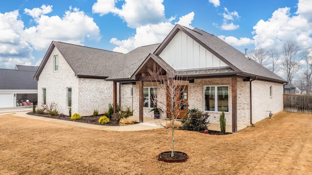 view of front of house featuring a front yard