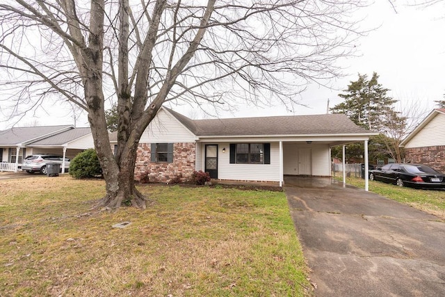 view of front of home with a carport and a front lawn