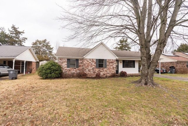 view of front of property featuring a front yard