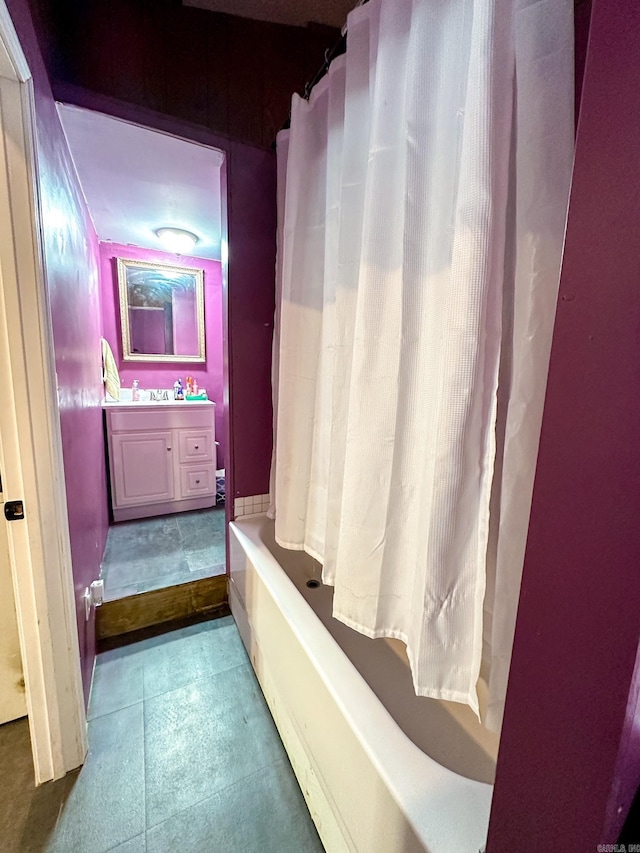 bathroom featuring vanity and shower / bath combo