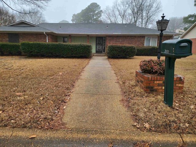 ranch-style home with a front yard